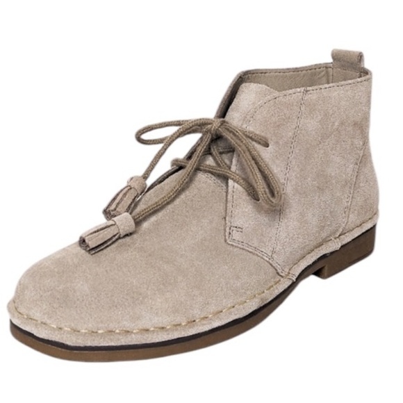 Tommy Bahama Suede Evert Chukka Boot In Sand - Picture 1 of 9